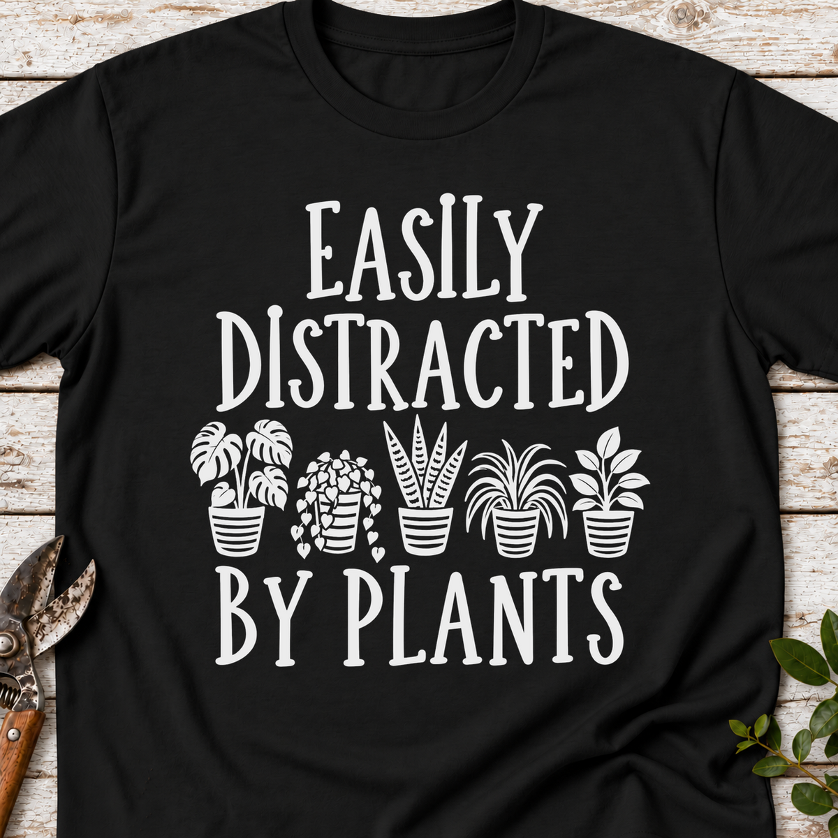 T‑Shirt "Easily Distracted"