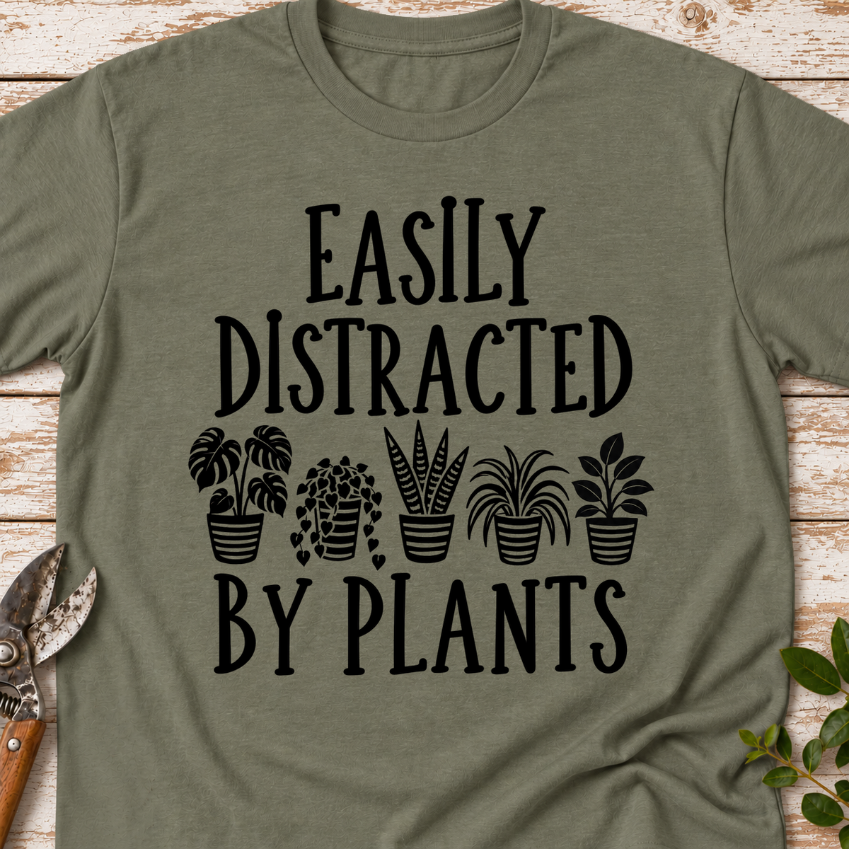 T‑Shirt "Easily Distracted"