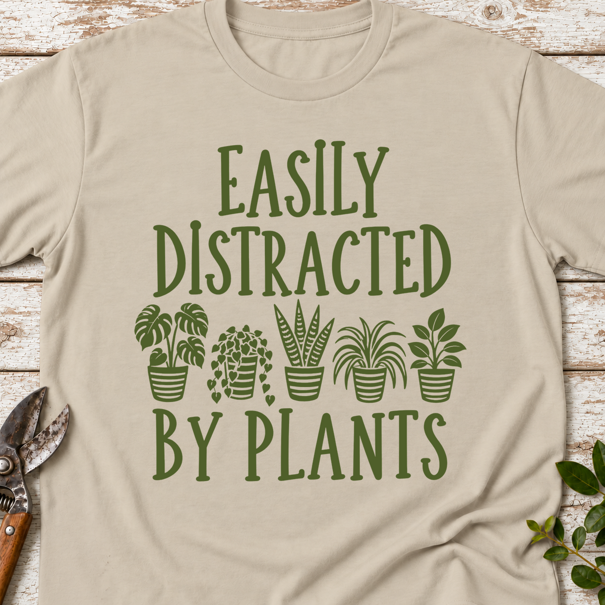 T‑Shirt "Easily Distracted"