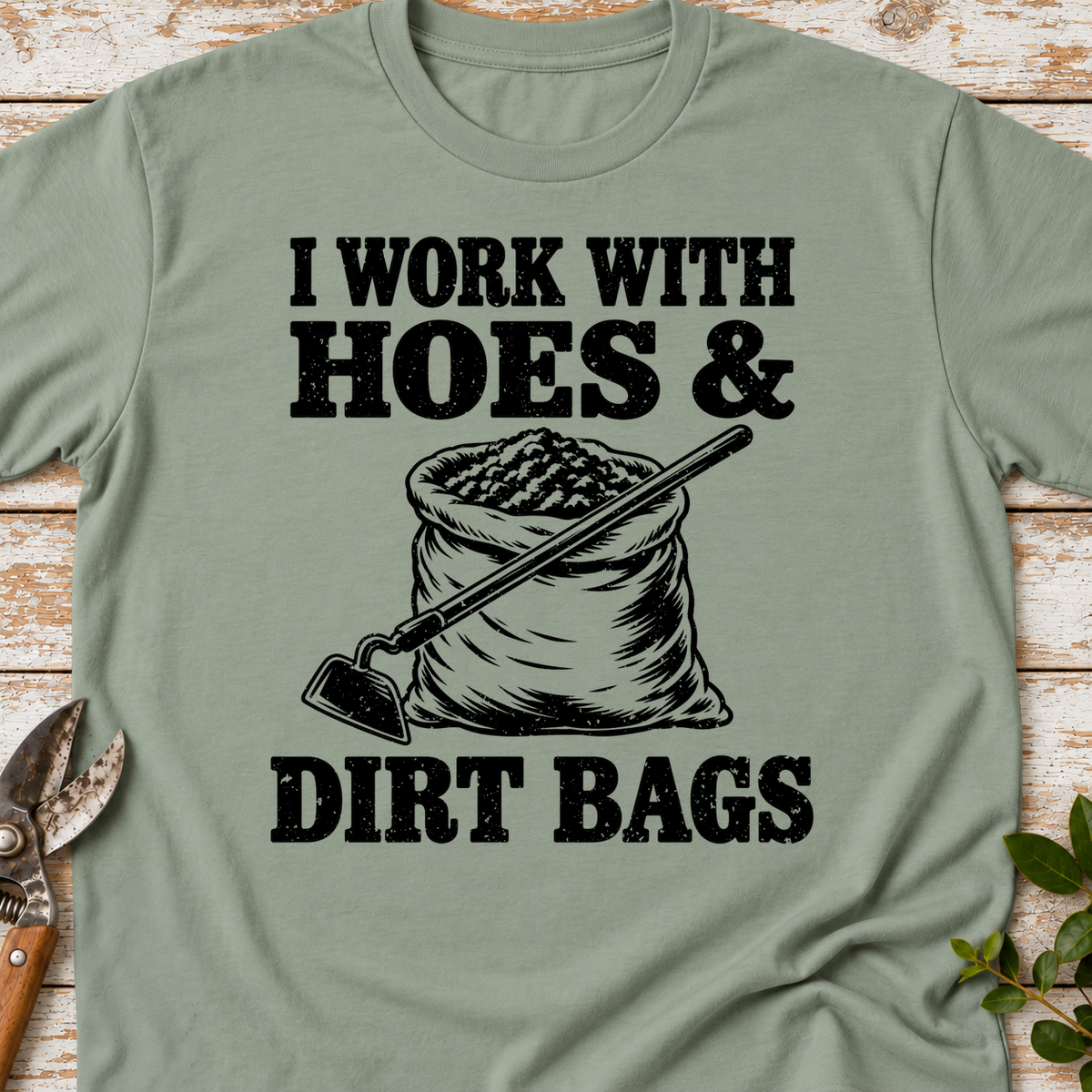 T‑Shirt "Hoes & Dirt Bags"