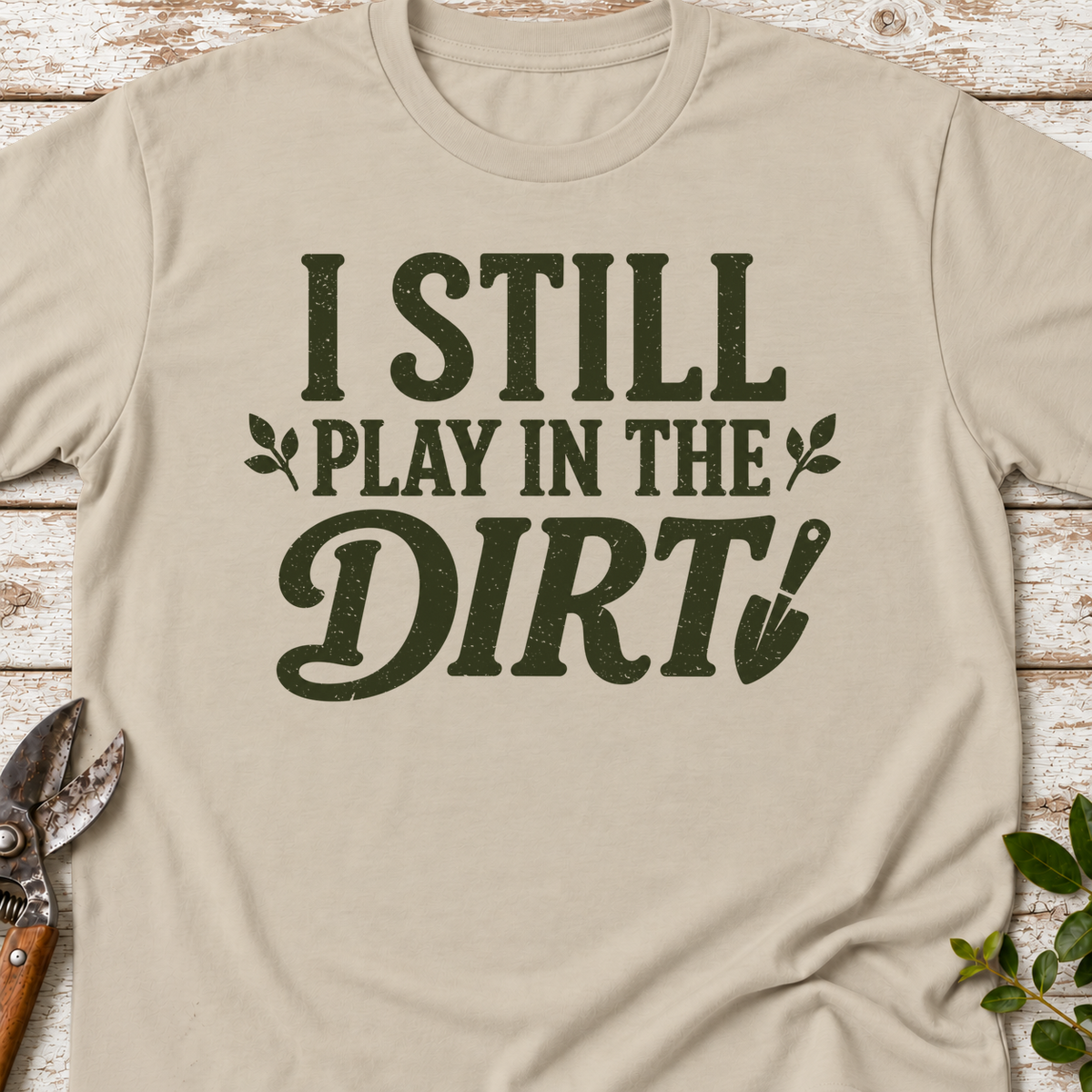 T‑Shirt "Play in Dirt"